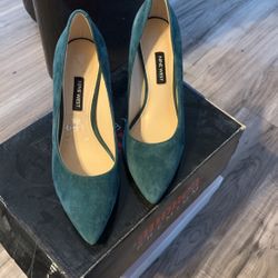 Brand New Never Worn Size 8