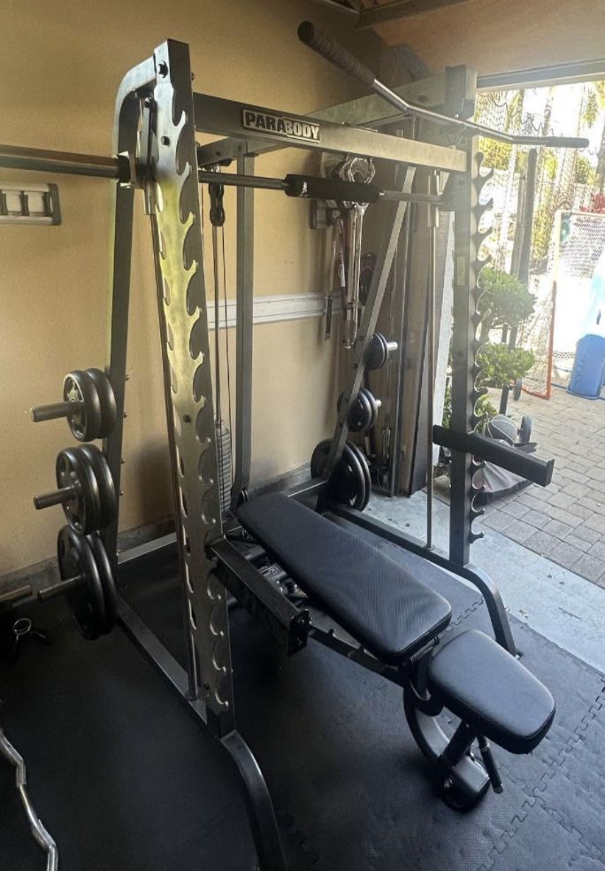 PARABODY SMITH MACHINE. PLUS 305 Lbs Olympic Weights. NOOO BENCH