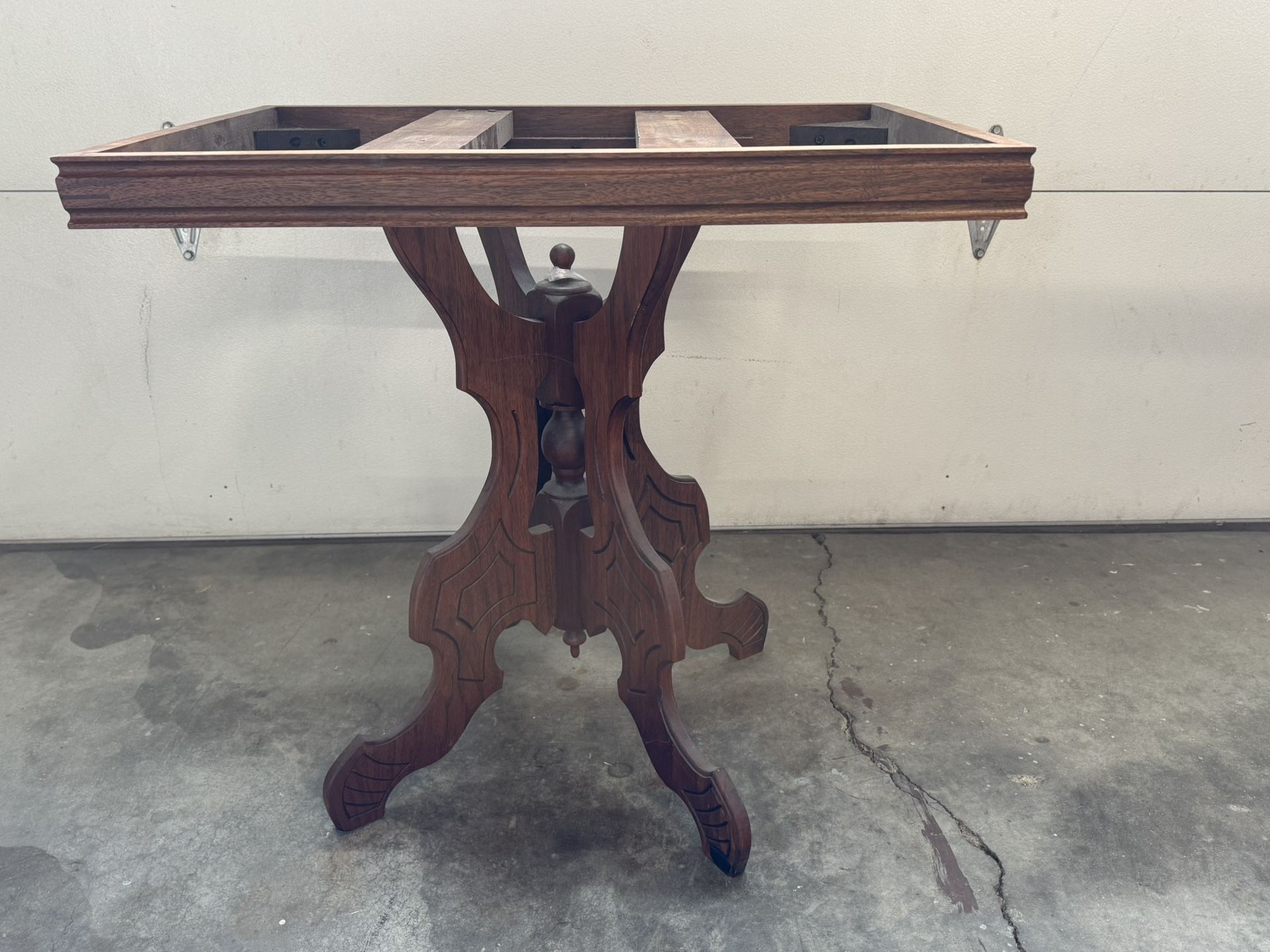 Pedestal Table