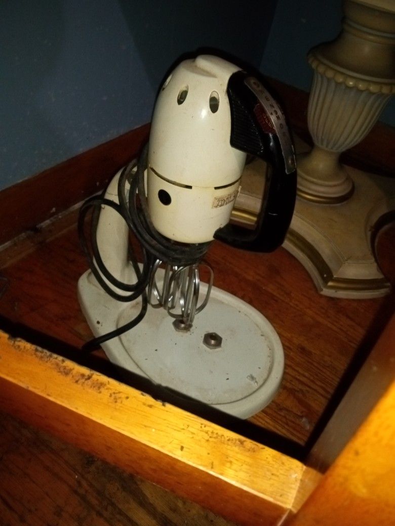 1950s Vintage Kenmore Mixer W/Bowls