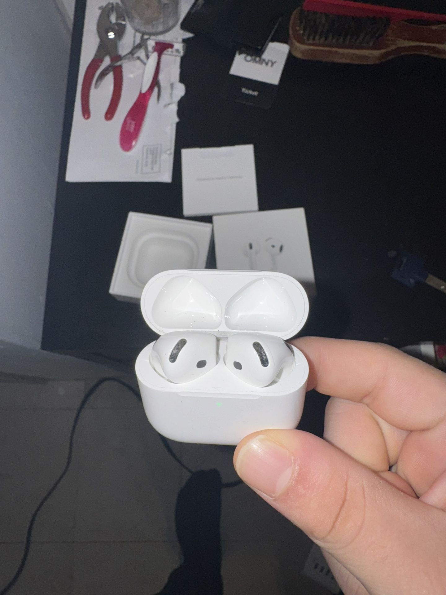AirPods 4 (Send Offers)