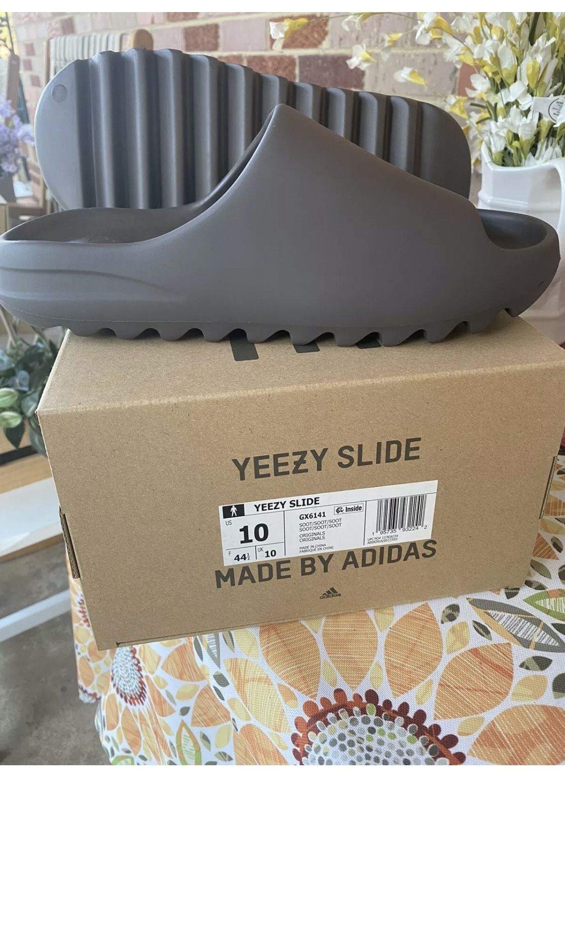 Yeezy Soot Slides Size 10