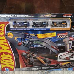 Hot Wheels Racing Formula 1 Sprint Race Circuit Track Set.