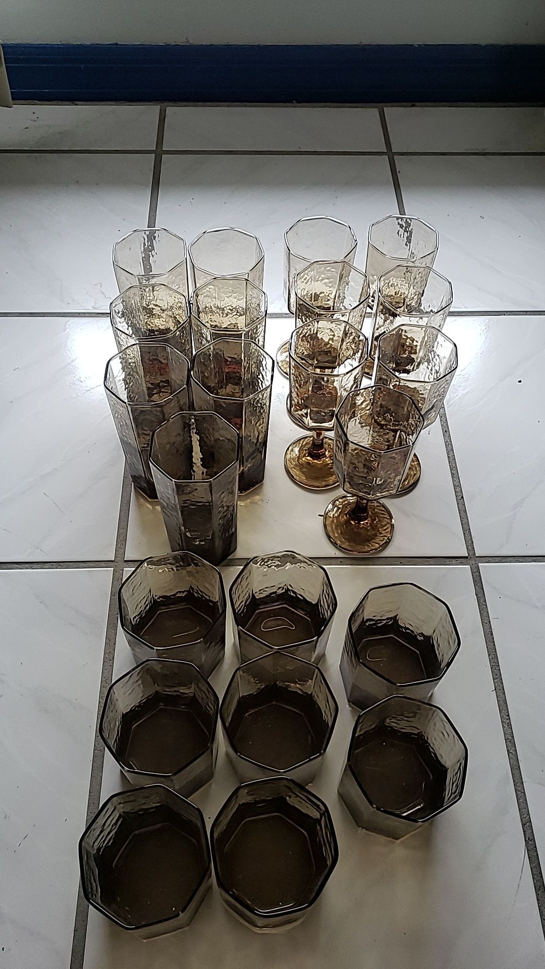 Like new stylish glassware set ,22 glasses