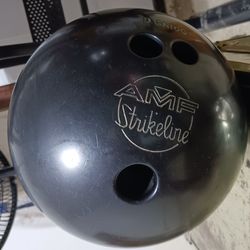 VINTAGE AMF STRIKELINE BLACK BOWLING BALL WITH BAG, WT IS NOT SHOWN ON BALL APPROX 15-20#