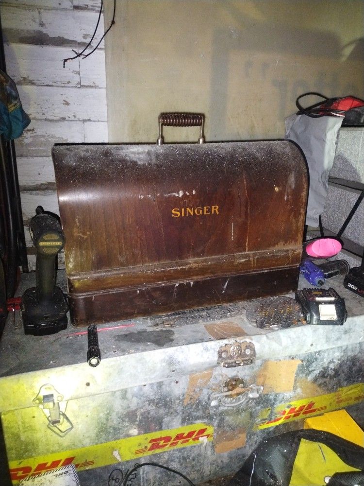 1935 Singer Sewing Machine