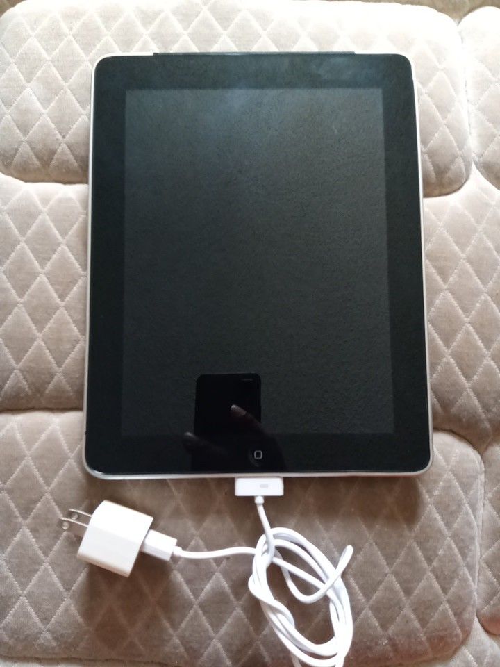 Apple Ipad 32GB Model-A1337 Glass B Serial GB01849XETU. 