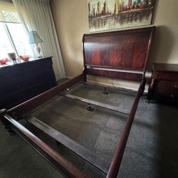 Queen Size Bedroom Set 