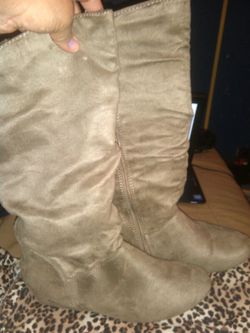 Heeled boots