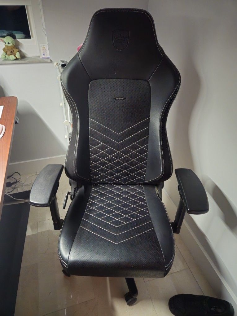 Noble Hero Gaming Chair **LIKE NEW**