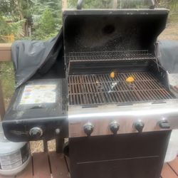 Used Charboil Grill  +3 Propane Tanks (Open to Negotiation)