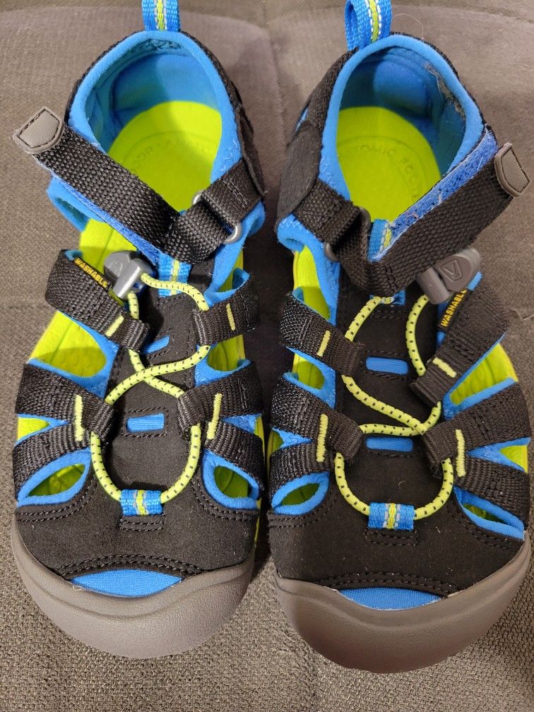 Boys Size 2 Keens