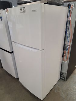 New Open Box White Top Freezer Apartment Size 18cu Ft Refrigerator