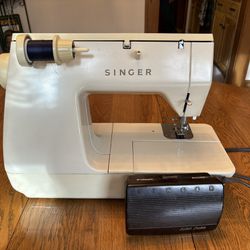 Singer Sewing Machine 1972