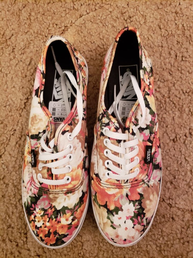 Van's shoes women's size 7, men's size 5.5