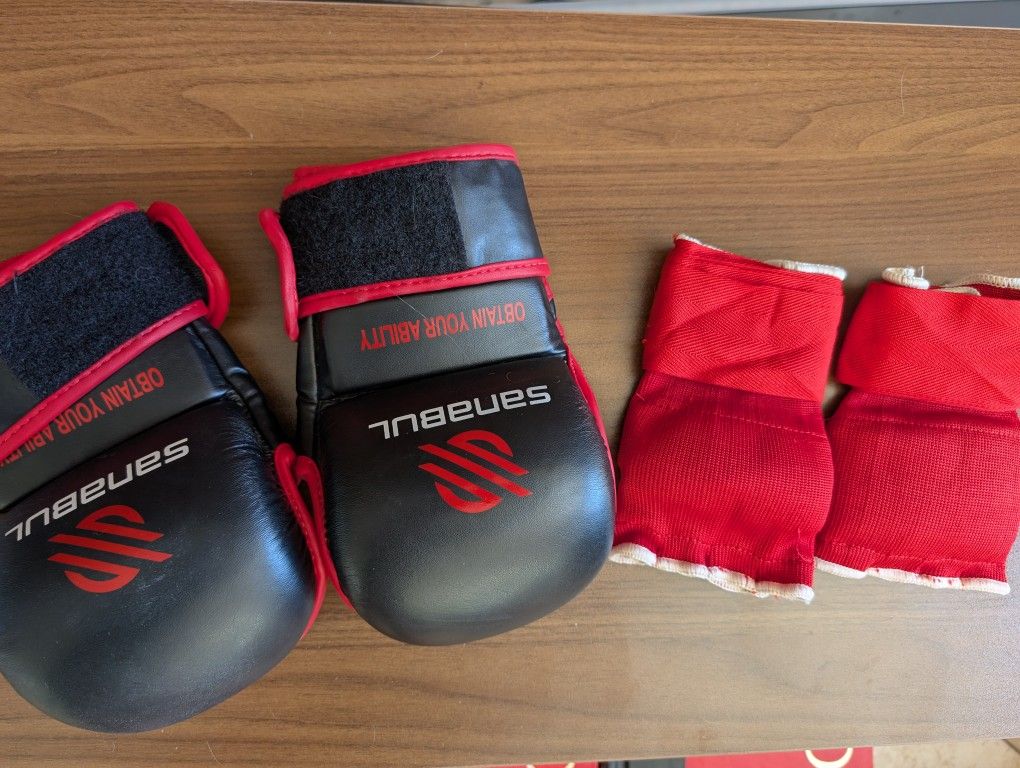 Set of MMA gloves and protection