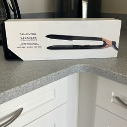 NUME Hair straightener 