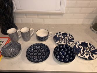 Decorative plates and mugs