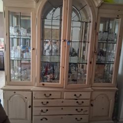 China Cabinet And Table