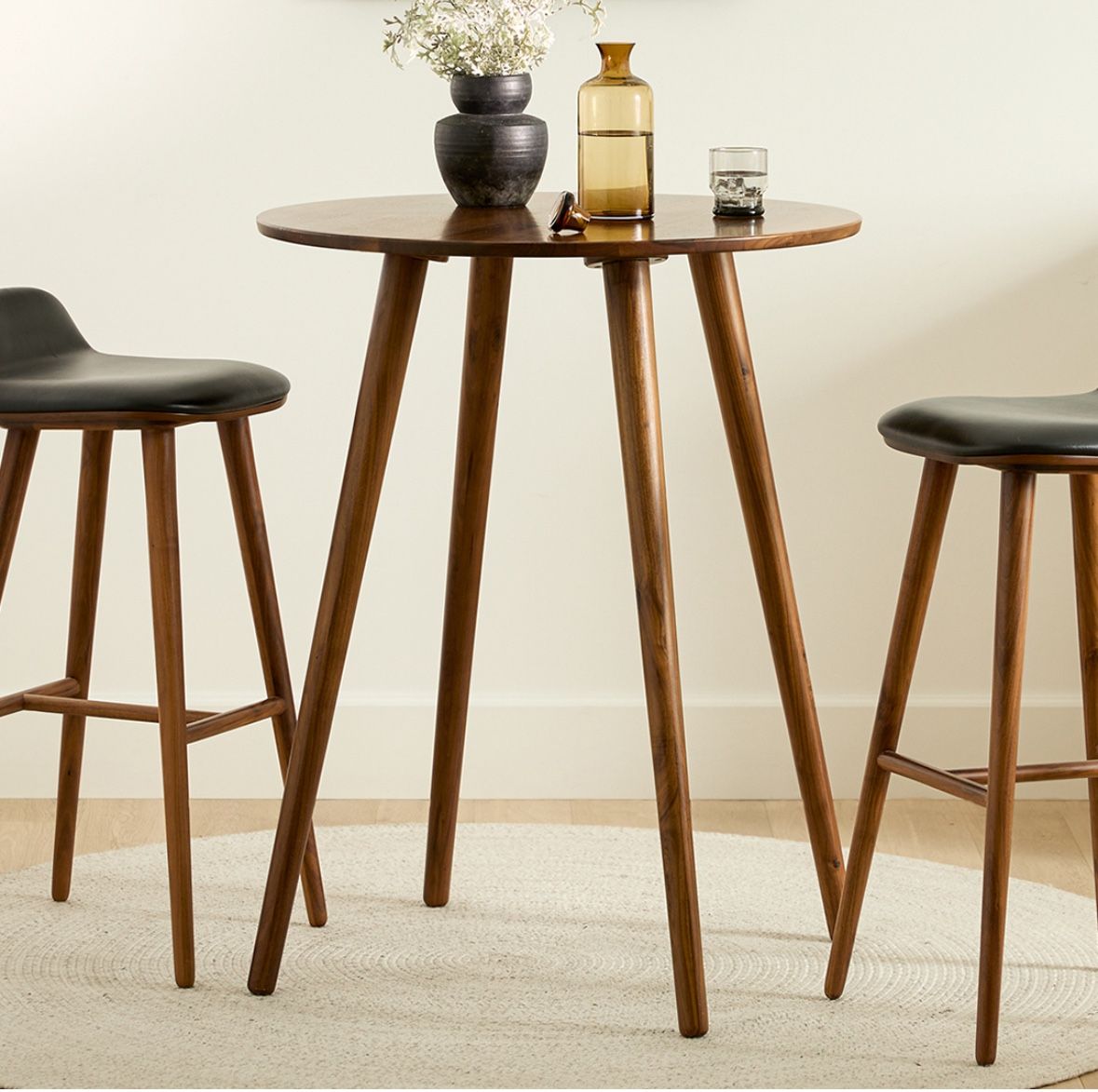Table (high top Style) And Bar Stools (Modern Style - Article brand)