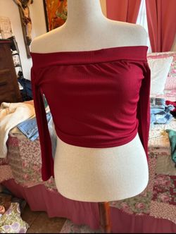 This PRETTYGARDEN off-the-shoulder crop top