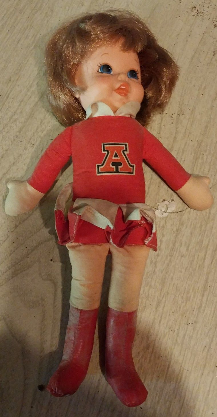 1970 University Of Arkansas CHEERLEADER TALKING PULL STRING DOLL 12" By Mattel