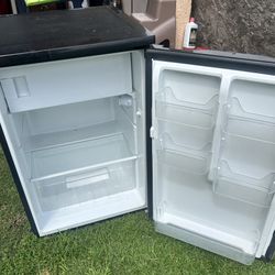 Mini Fridge 