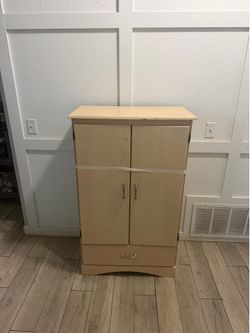 Free cabinet/dresser