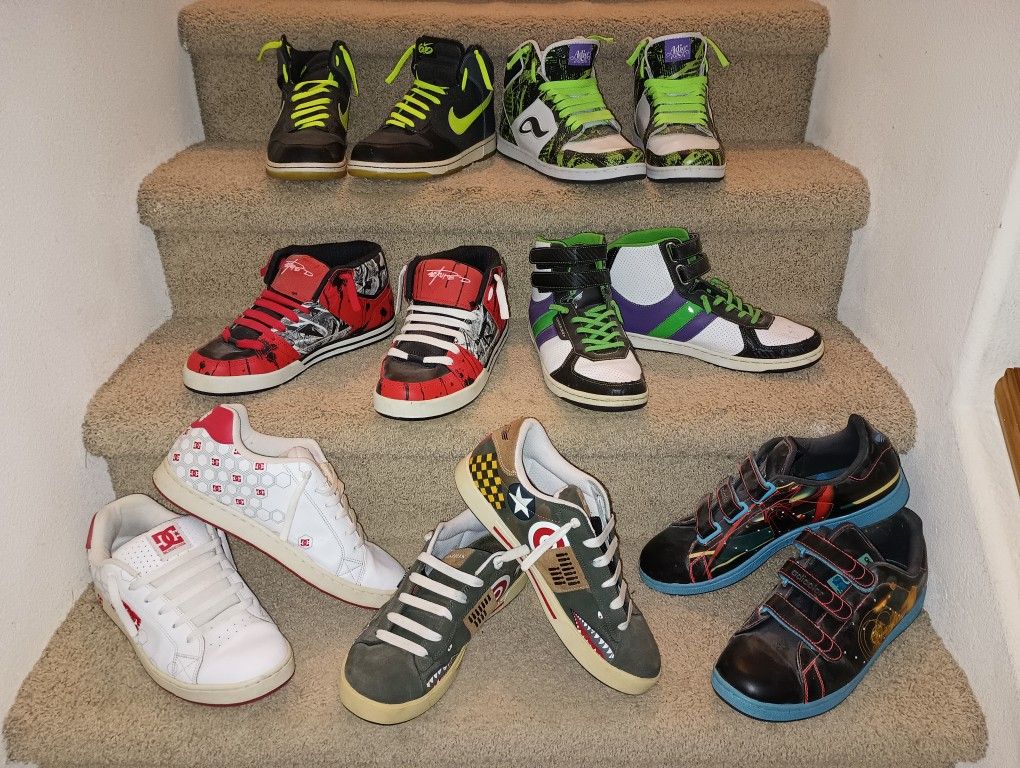 VINTAGE SNEAKERS & BOOTS