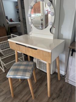 Small space vanity
