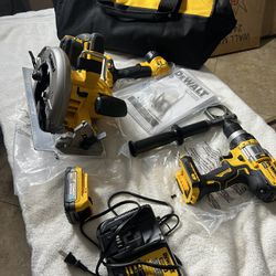 Dewalt Tool Set With Hammer Drill, Circular Saw And Flashlight With 1 Powerstack Battery 