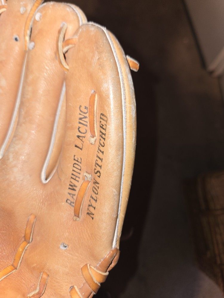 Besball  Golden Gloves  Vintage 
