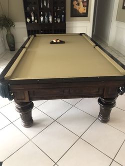 Pool table! 10 foot excellent condition