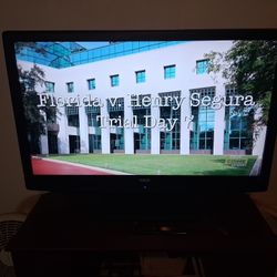 32 In RCA TV- With Remote