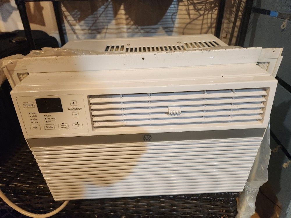 GE Energy Star 115 Volt Electric Room Air Conditioner