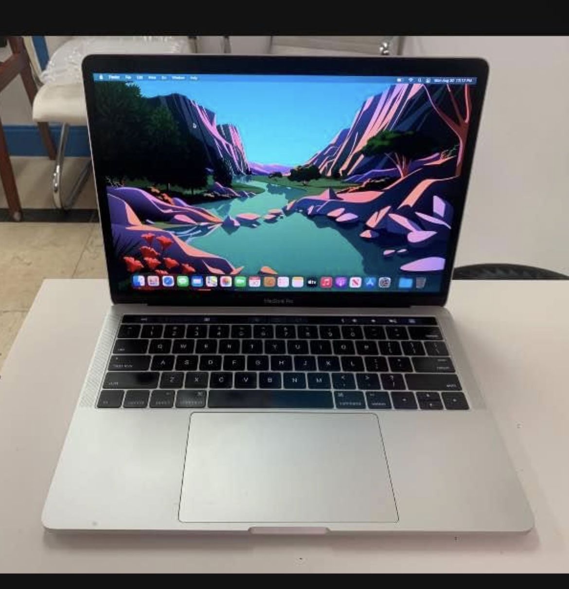 13” MacBook Pro Retina Touchbar - 16gb Ram - 512gb SSD