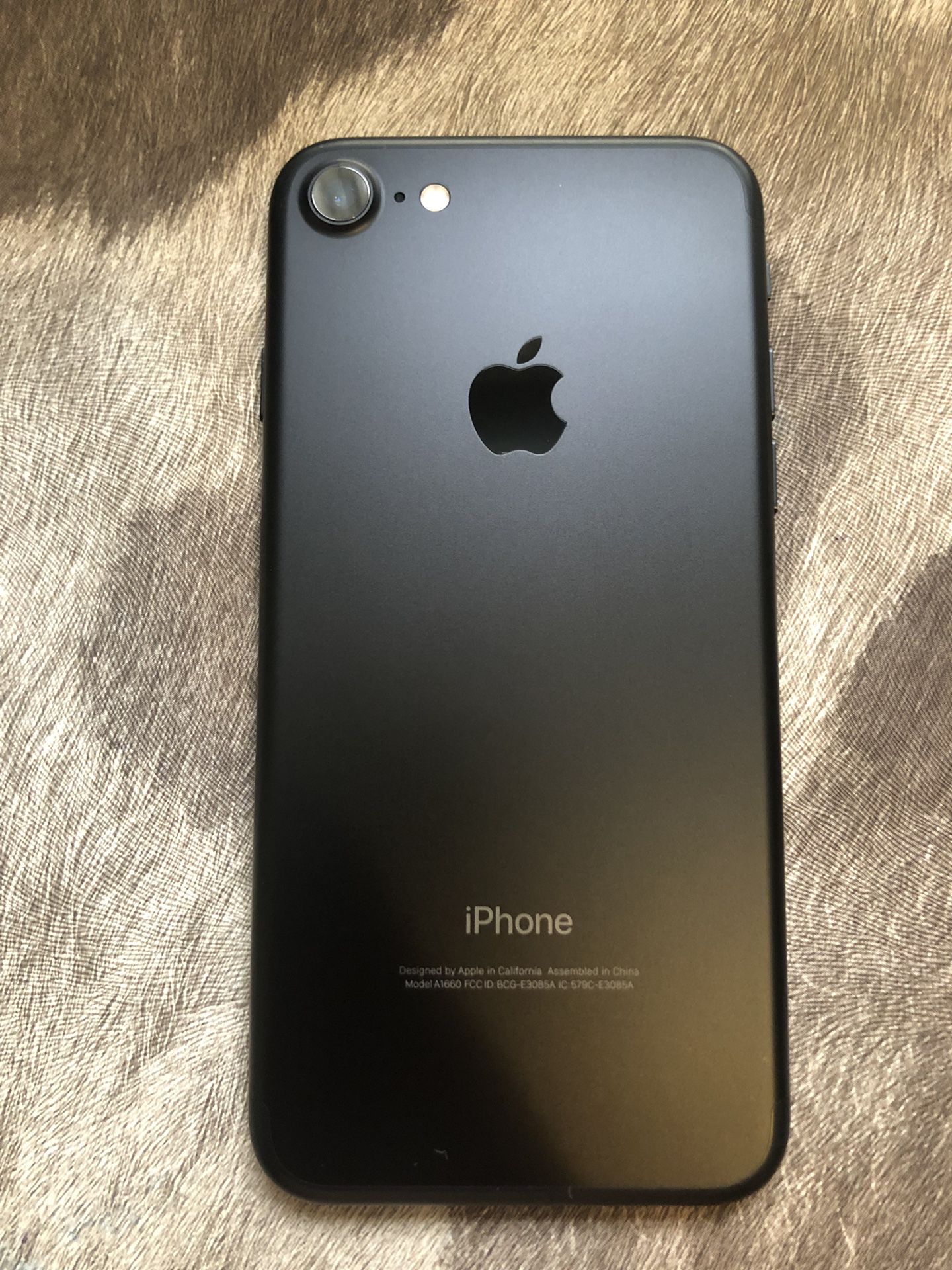 Fully Unlocked Apple iPhone 7 Matte Black CLEAN imei