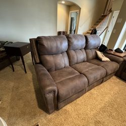 Electric Reclining Couch With Electric Neck Support!