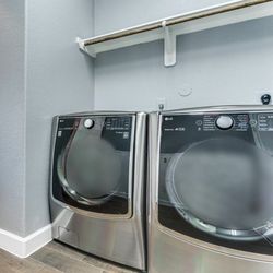 LG Front Load Washer & Electric Dryer Set – Stainless – Works Perfect