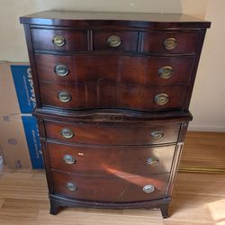 Dresser & Nightstands 