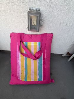 Folding beach picnic blanket