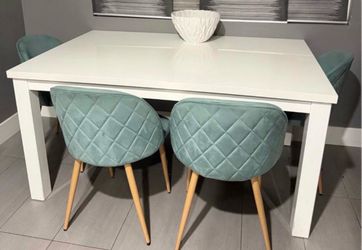 table with chairs