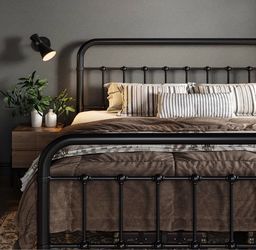 Queen metal bedframe