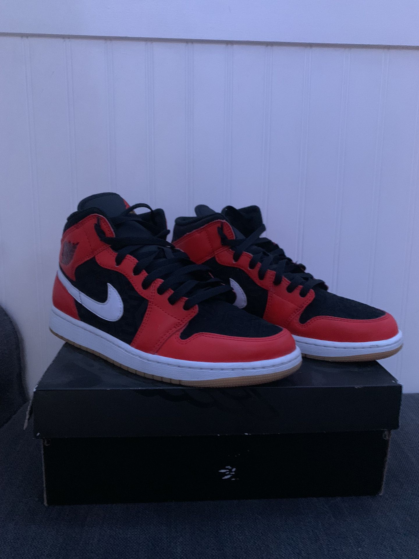 Used Air Jordan 1 “Christmas”  Size 9