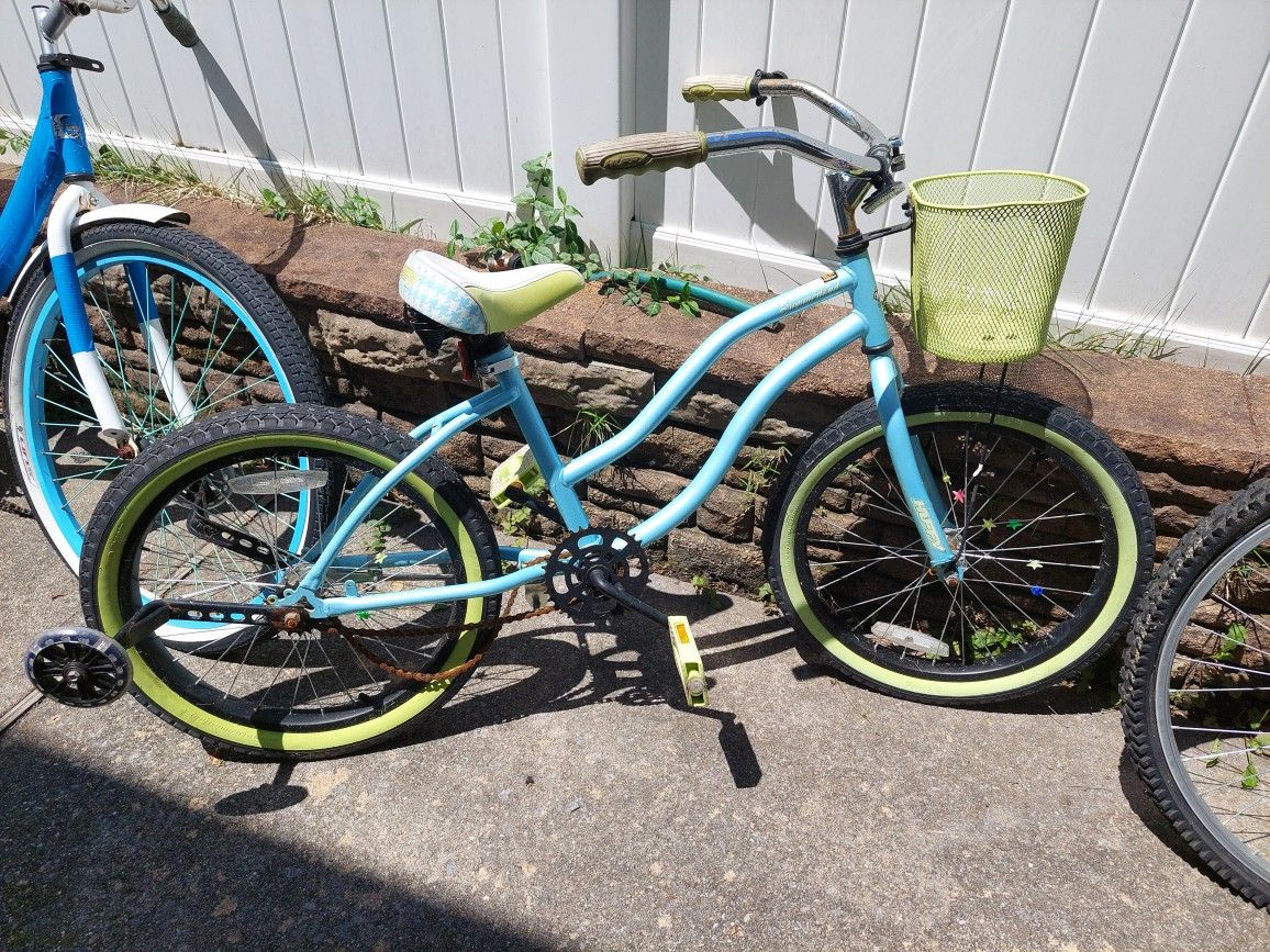 (2) Cruiser's And (1 )Bmx $20 Pair Pick Up Only 3 Bikes Total $20 Cash Only