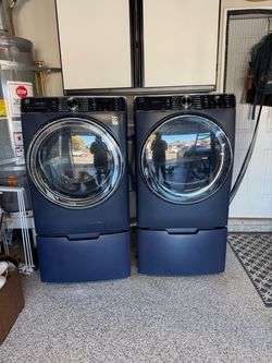 GE Front-Load Washer and Dryer Set with Pedestals