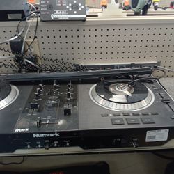 NUMARK NS7 DJ MIXER