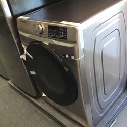 New Scratch And Dent Samsung Dryer. 1 year Warranty 