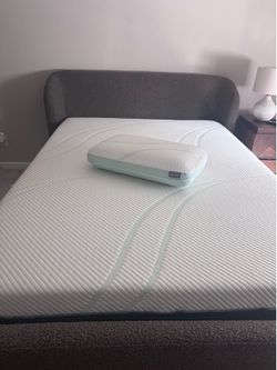 Queen Tempur-Pedic ProAdapt Medium Mattress and Pillow