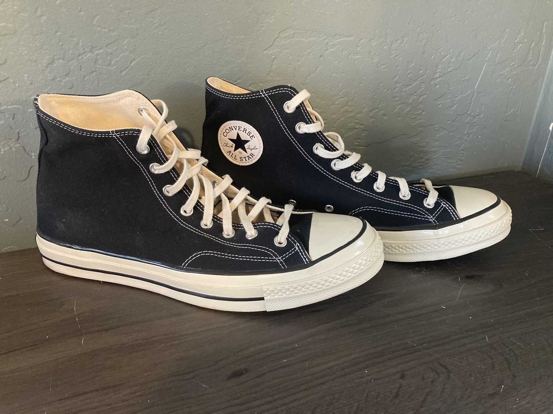 Men’s Size 12, CONVERSE Chuck Taylor All Star High Top Shoes. Pre Owned.